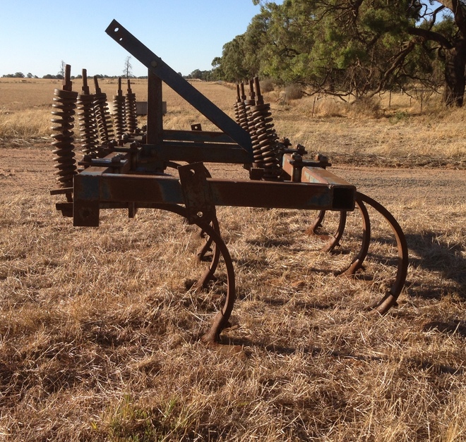 John Berends 9 Tyne Chisel Plough For Sale Farm Tender